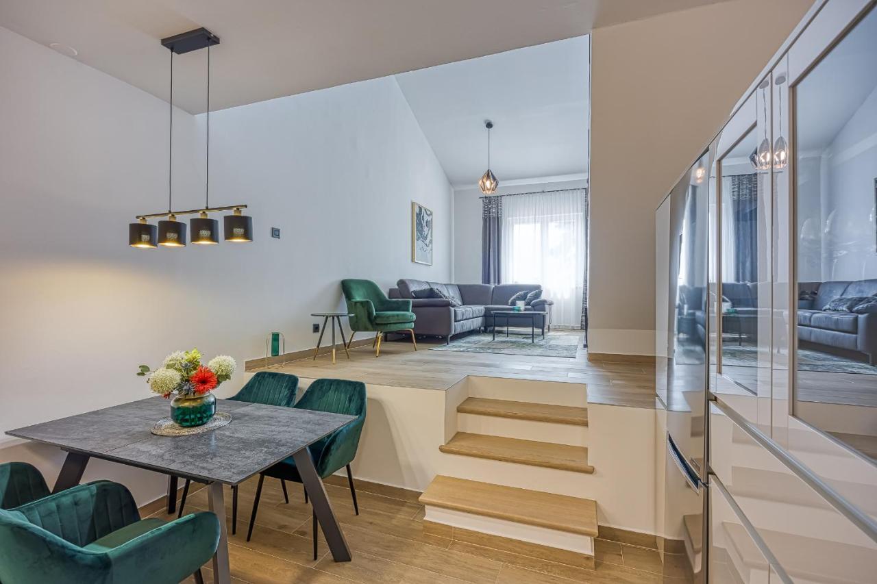 Sara Luxury In Center Apartment Porec